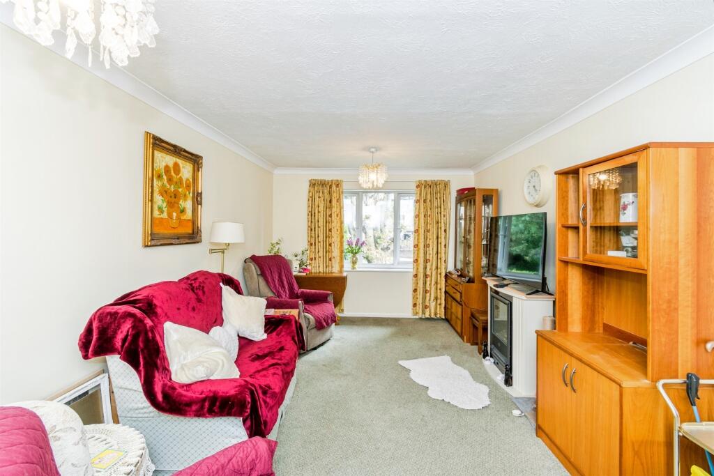 Apartment in Southampton, Bassett - View 3