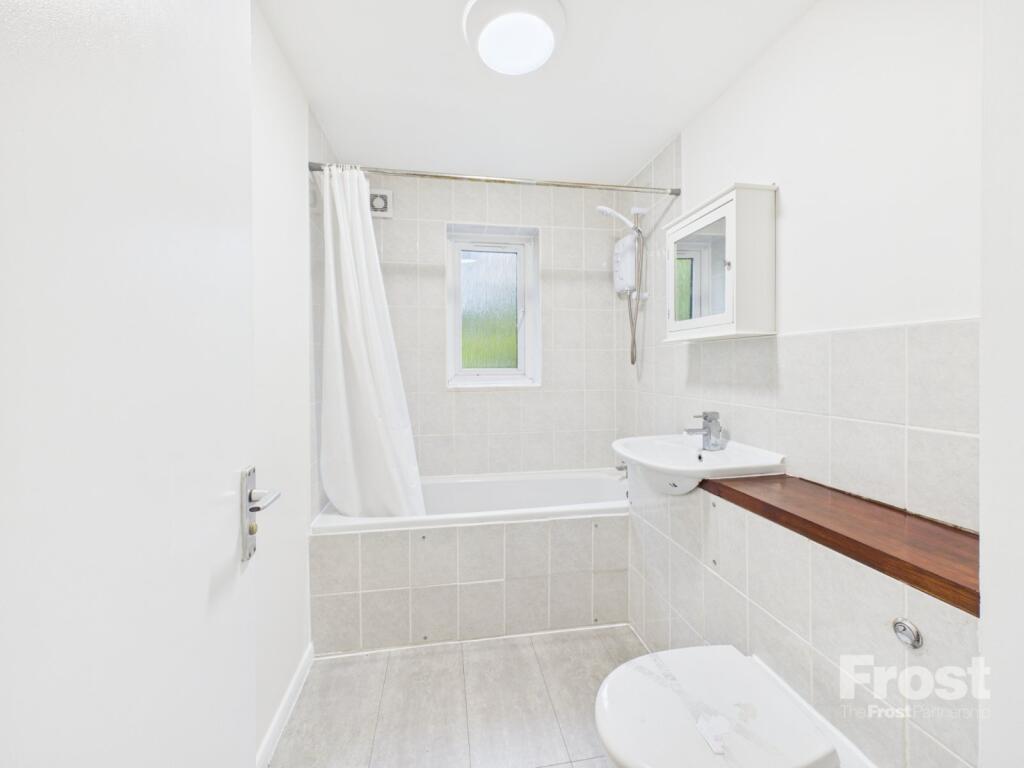 Apartment in Slough - View 4