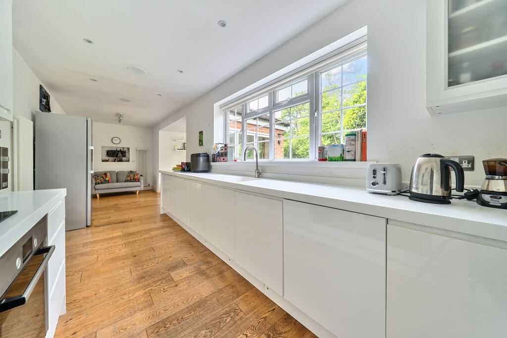 House in Tunbridge Wells, Broadwater Down - View 4