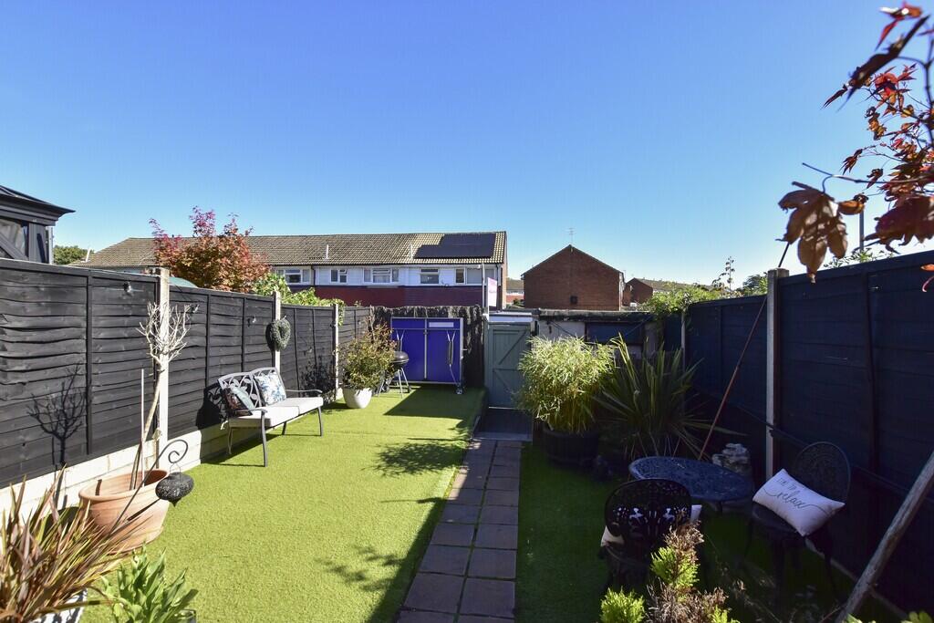House in Watford, Hertfordshire - More