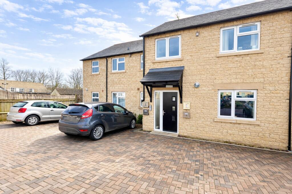 Main image of property: Cricklade Road, Cirencester, Gloucestershire, GL7