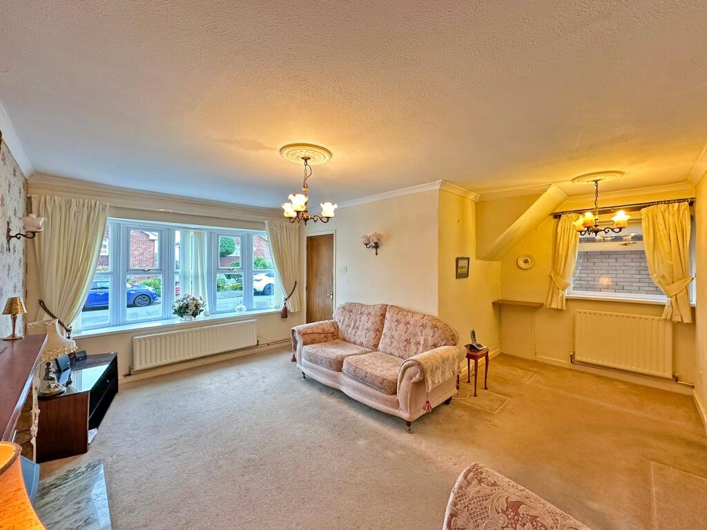 Cedars Avenue, Wombourne, WV5 photo 3
