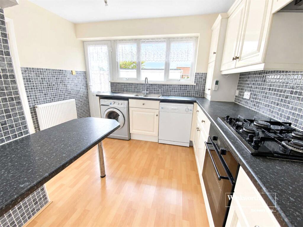Bure Haven Drive, Christchurch, Dorset, BH23 photo 3