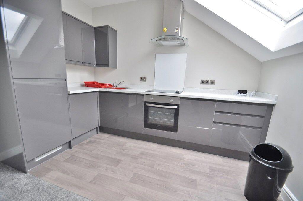 Apartment in Wirral, Liverpool City Region - View 3