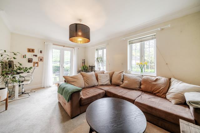 Eastcote Place, Ascot photo 3