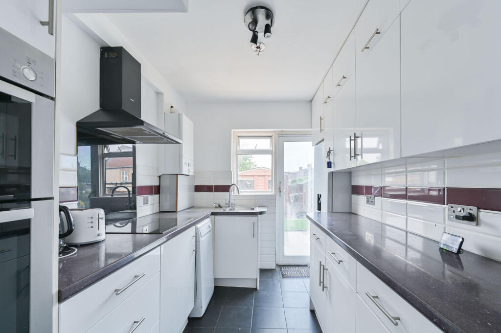 House in Croydon - View 4