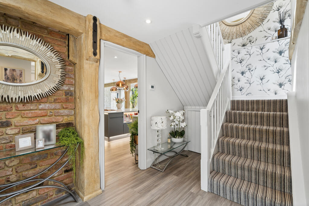 House in Dacorum, Berkhamsted - More