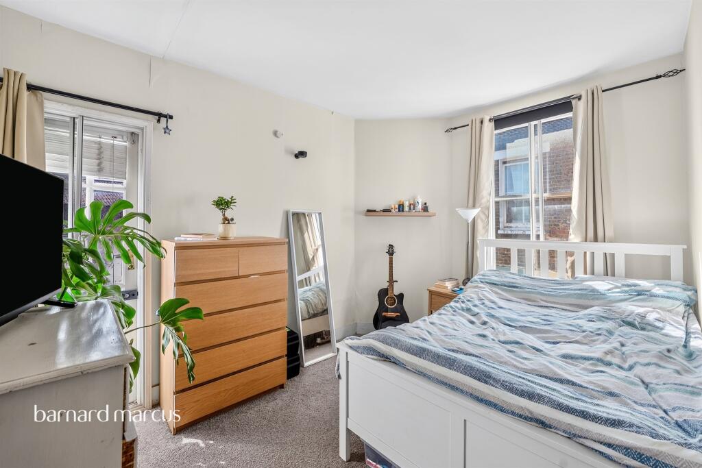 Apartment in London - More