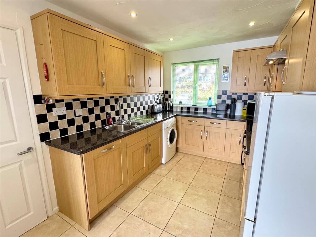 Apartment in Truro - More