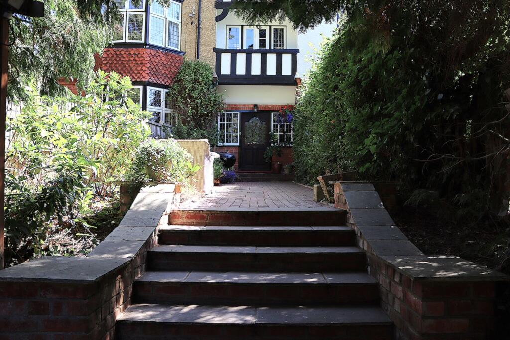Salisbury Road, Farnborough, GU14 - View 2
