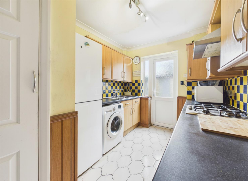 Walnut Way, Ruislip - View 3