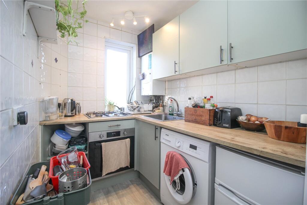 Fairfax Drive, Westcliff-on-Sea, Essex, SS0 photo 4