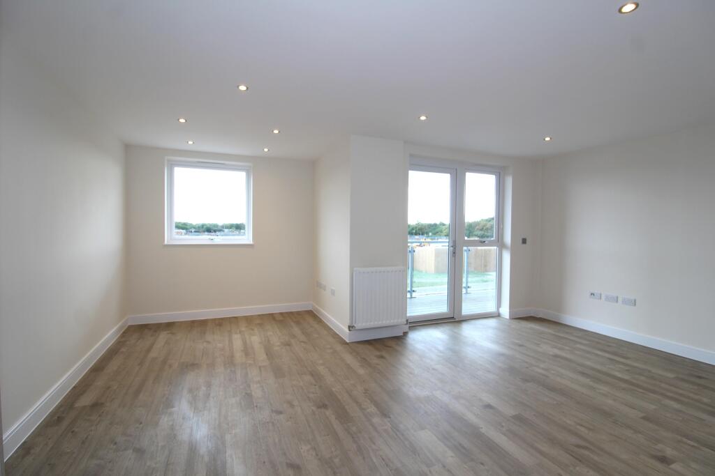 Apartment in Maidenhead, Furze Platt - View 2