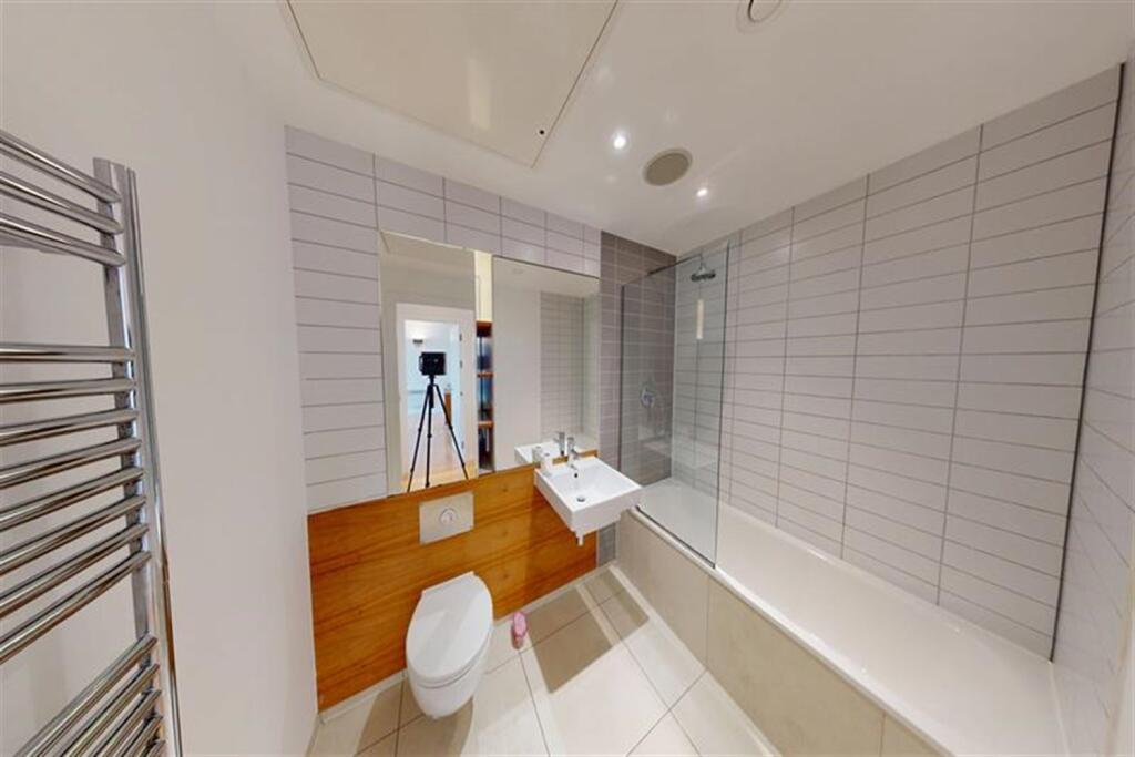 Regency Court, 8-111 High Road, South Woodford, E18 photo 4