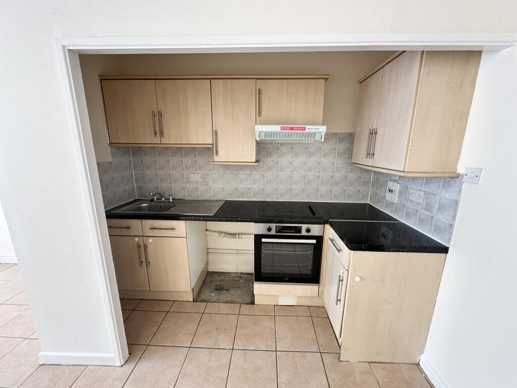 Sparrow Road, Yeovil, BA21 photo 5