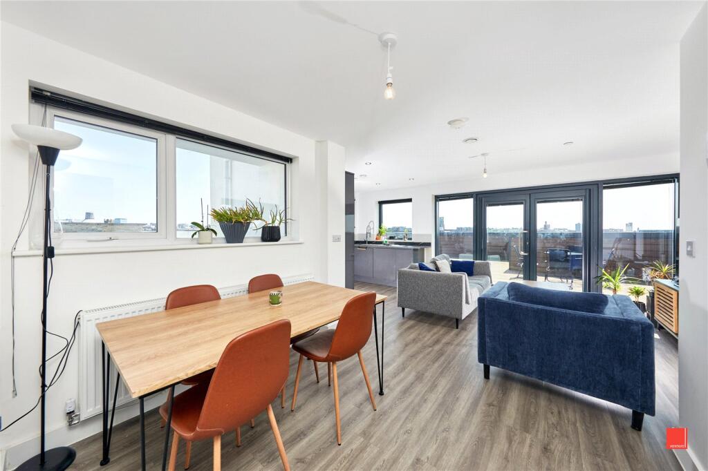 Apartment in Liverpool - More
