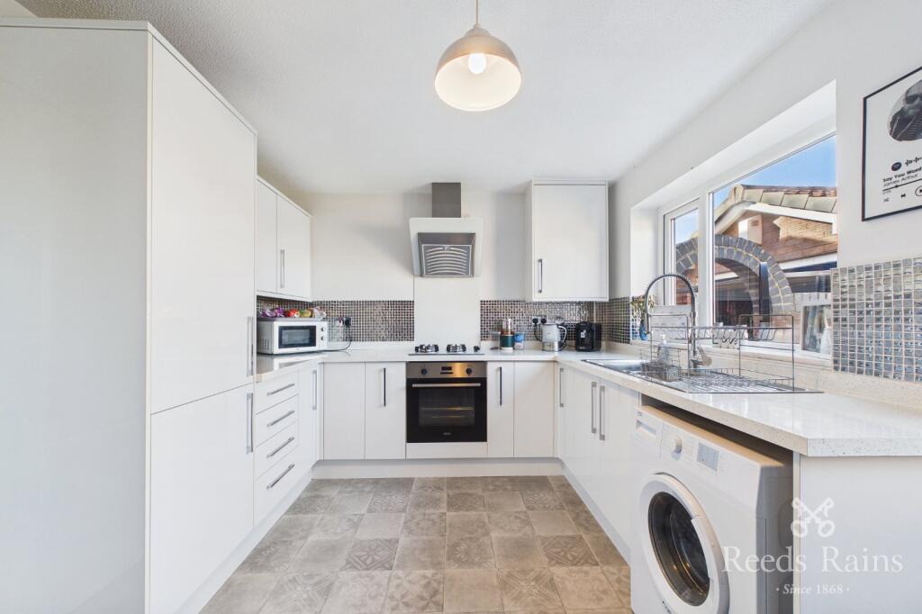 House in Rotherham, Throapham, Dinnington St. John's - View 3