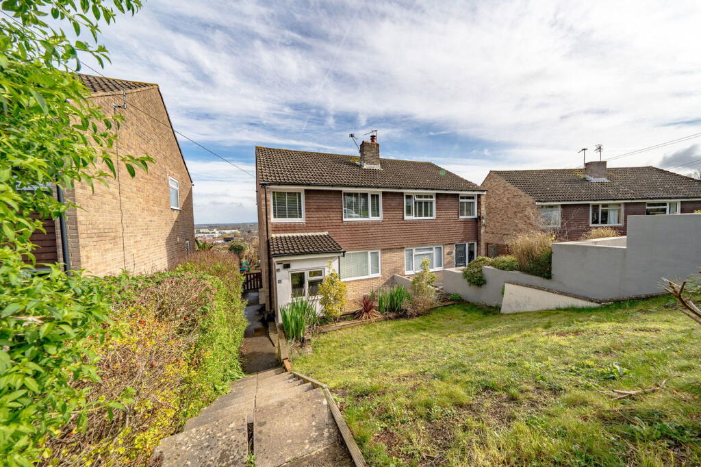 Main image of property: Leeside, Portishead, Bristol, BS20 6JL