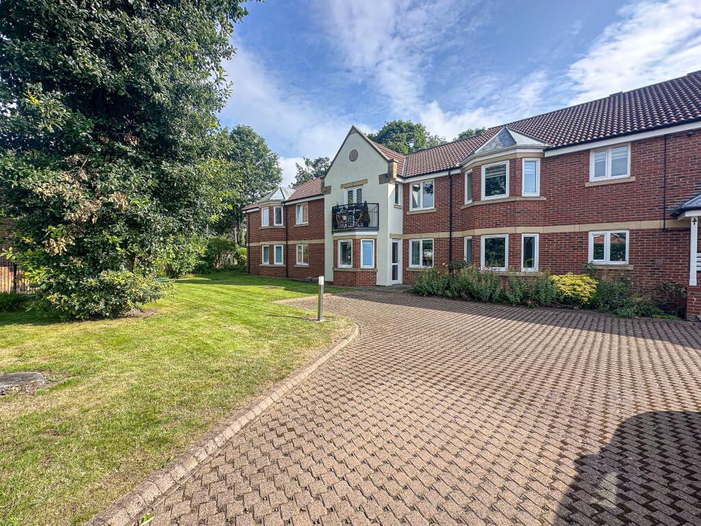 2-bed flat on Grange Manor, Grange Lane, Whickham, Newcastle upon Tyne, £170,000