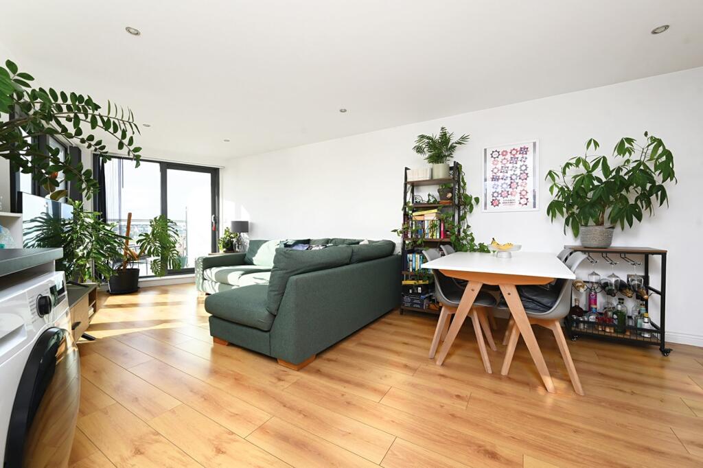 Apartment in Adur, West Sussex - View 5