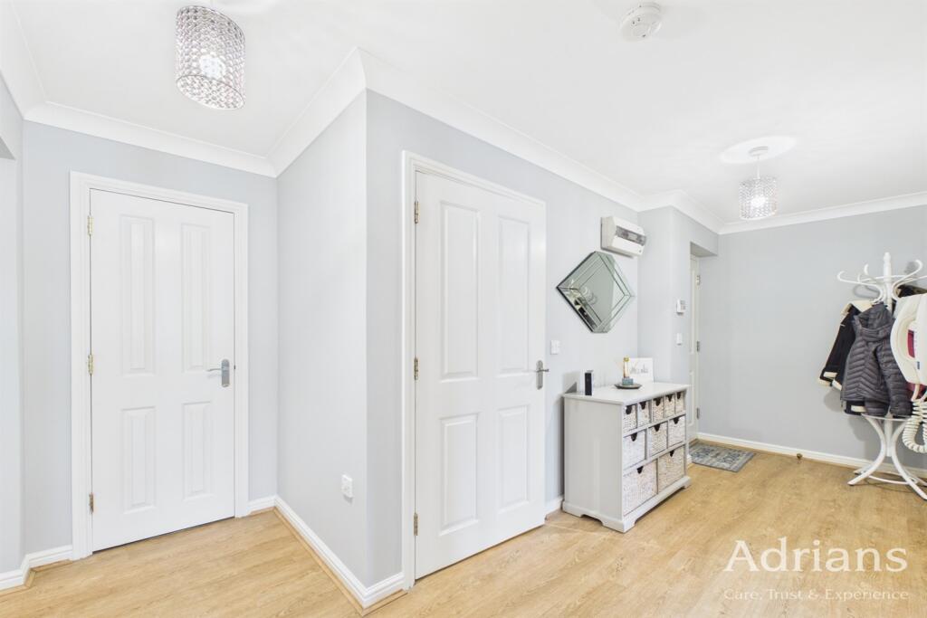 Apartment in Chelmsford, Great Baddow - View 5