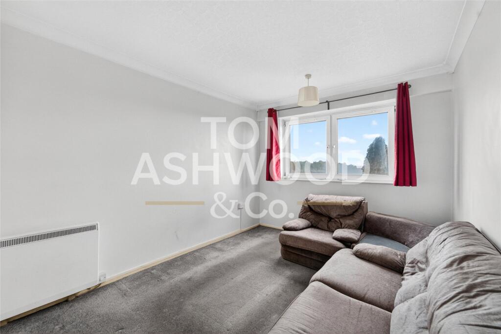 Apartment in Ilford - View 3