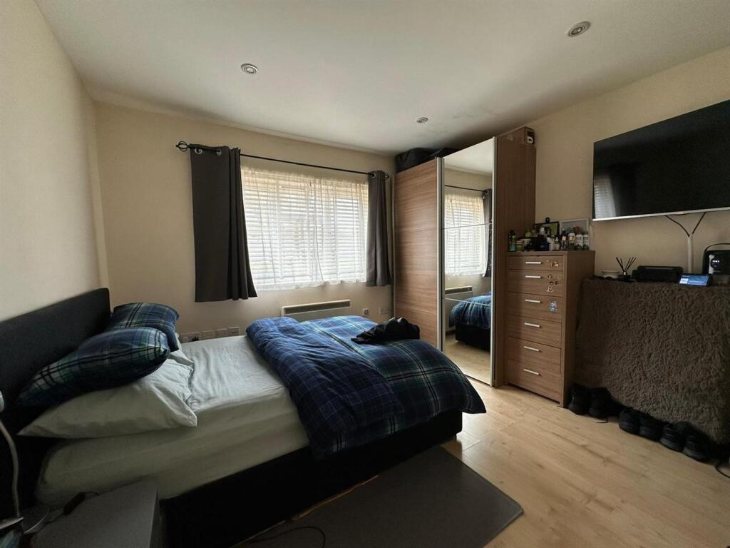 Apartment in Rochester - View 5