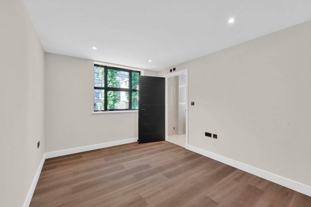 3 bedroom mews property for rent