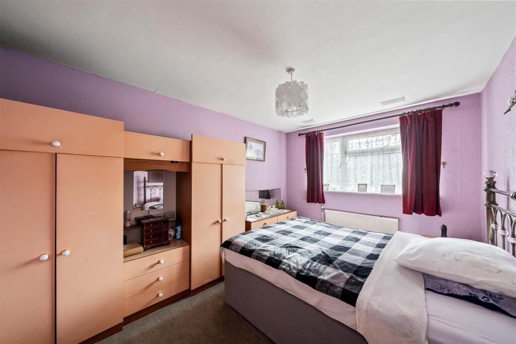 House in Guildford, Stoughton - More
