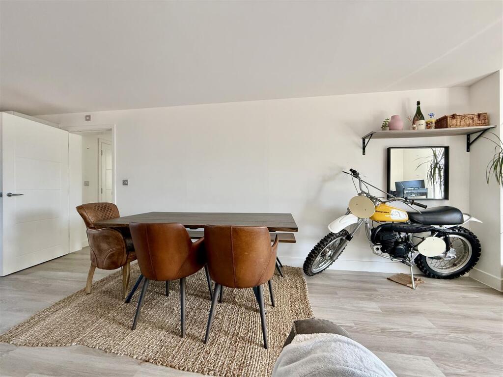 Apartment in Brighton - More