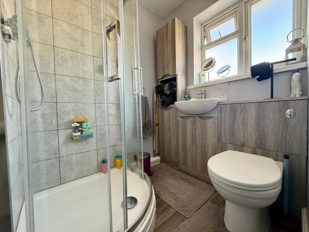 House in Luton - View 5