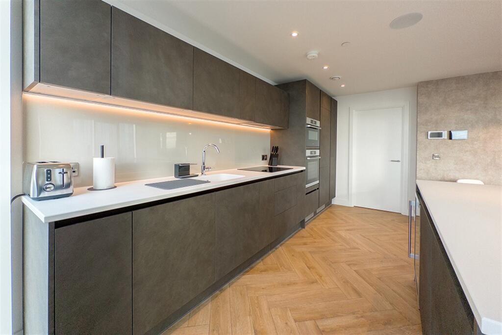 Apartment in Manchester, City Centre - View 3