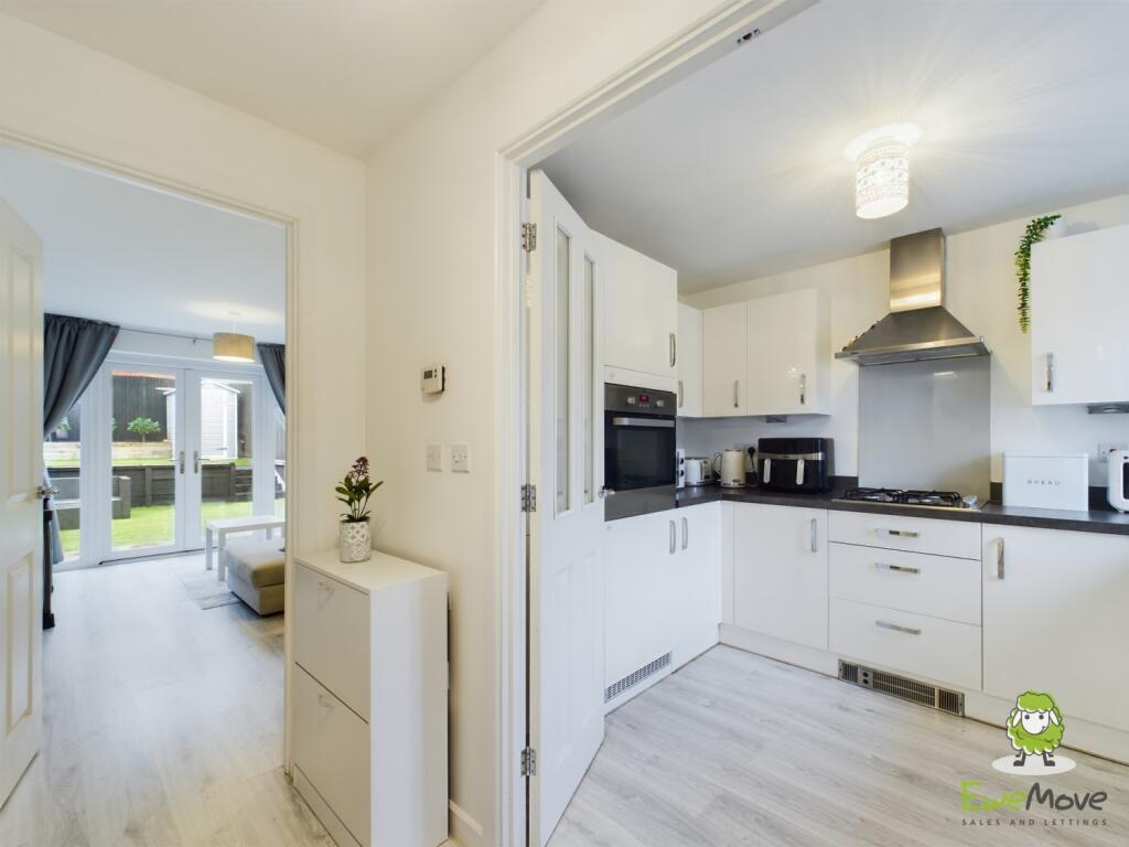 House in Basingstoke and Deane, Spiers Meadow, Popley - View 2