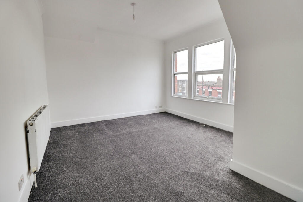Apartment in Southend-on-Sea - View 2