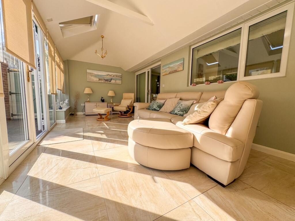 House in Hampreston, Canford Bottom, Colehill - View 5