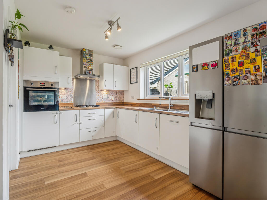 House in Glasgow, Swinton - More