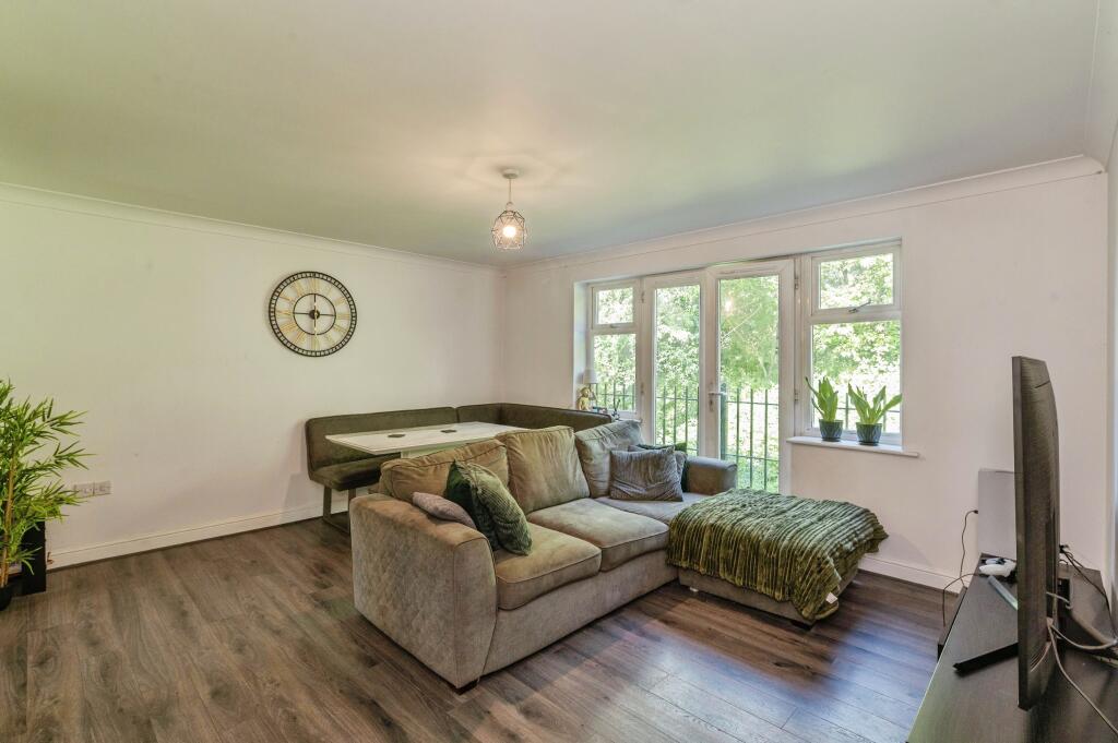 Caspian Way, Purfleet-on-Thames, RM19 photo 3