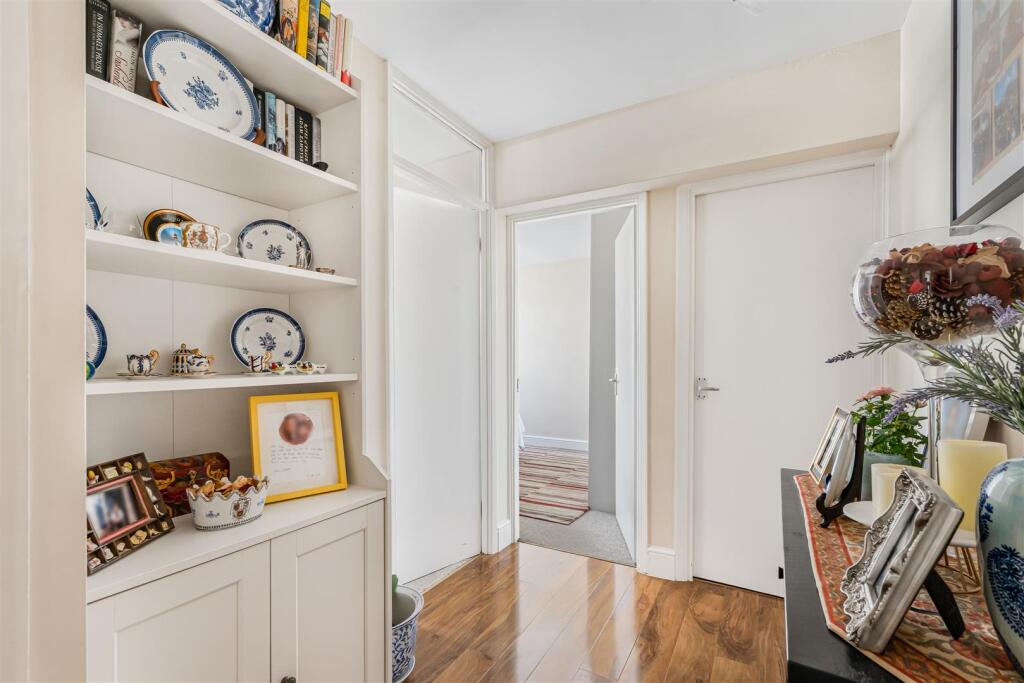 Apartment in London - More