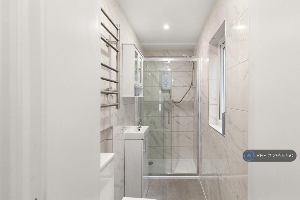 Apartment in Twickenham - View 5
