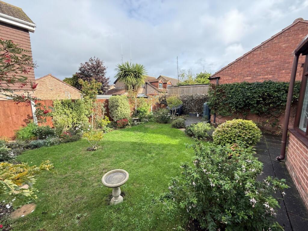 Wimborne Gardens, Kirby Cross photo 2