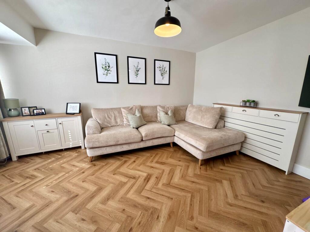 Milbrook Drive, Old Hall Estate photo 5