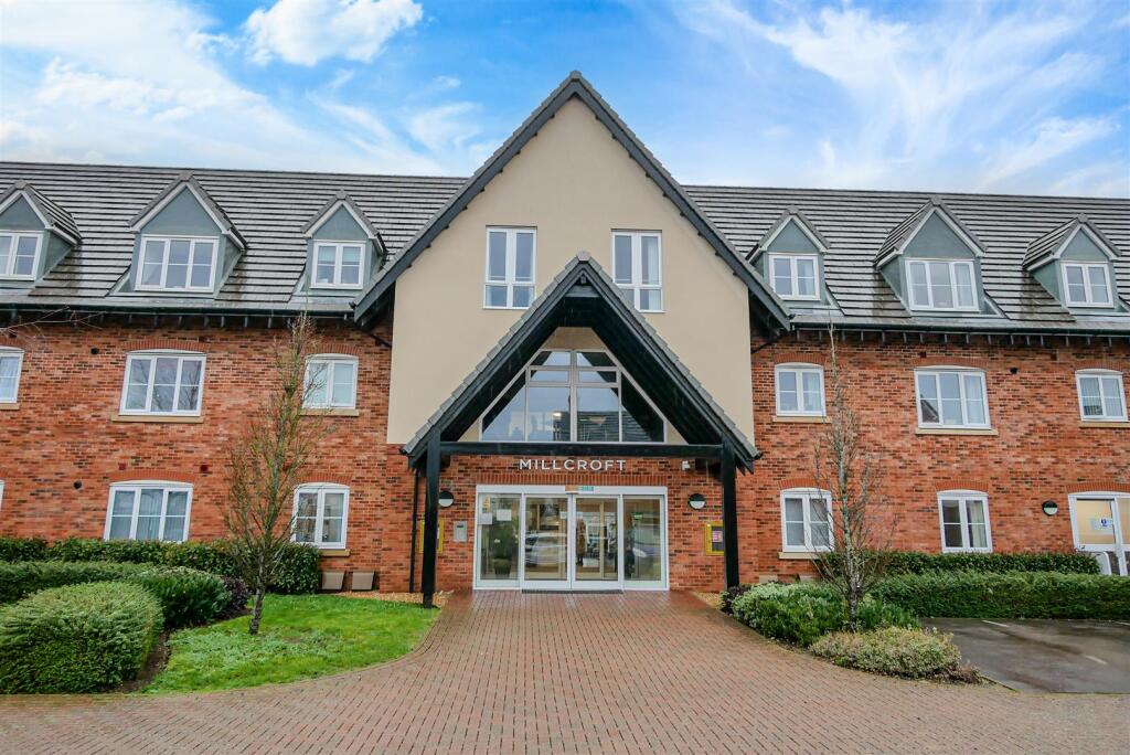 2-bed flat on Tumim Court, Wallingford, £250,000