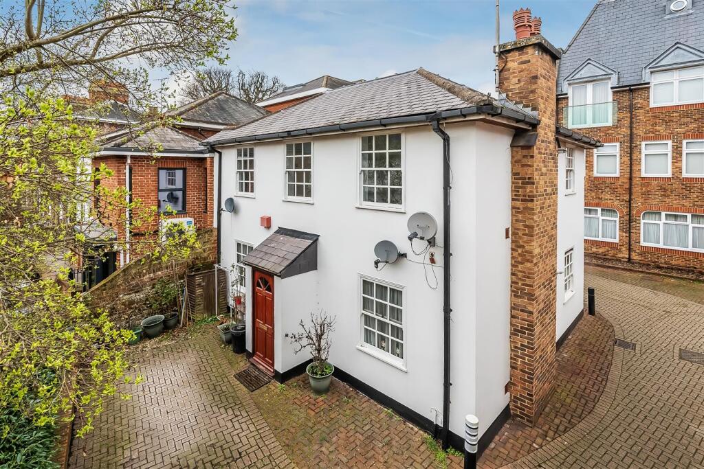 Main image of property: BRIDGE STREET, LEATHERHEAD, KT22