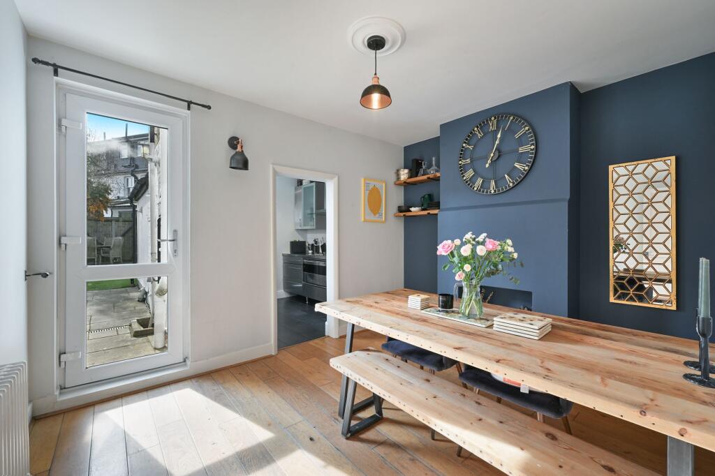House in London, Royal Borough of Kingston upon Thames - View 3