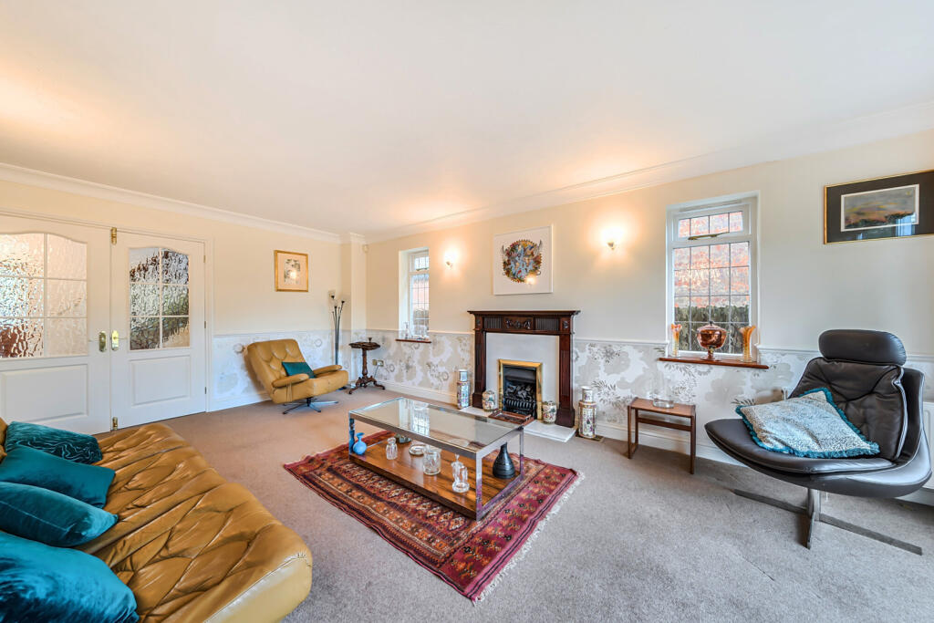 Eastbury Avenue, Northwood, Middlesex photo 3