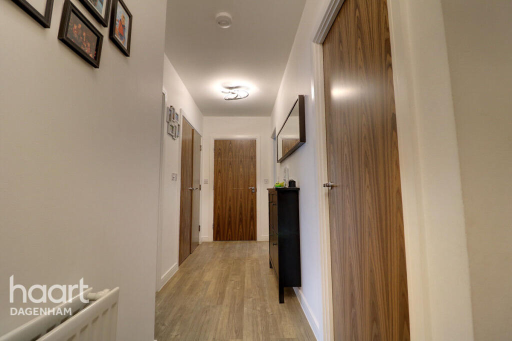 7 Handley Page Road, Barking photo 3