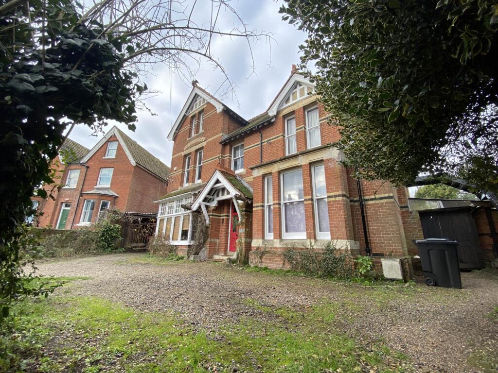 House in Canterbury - View 2