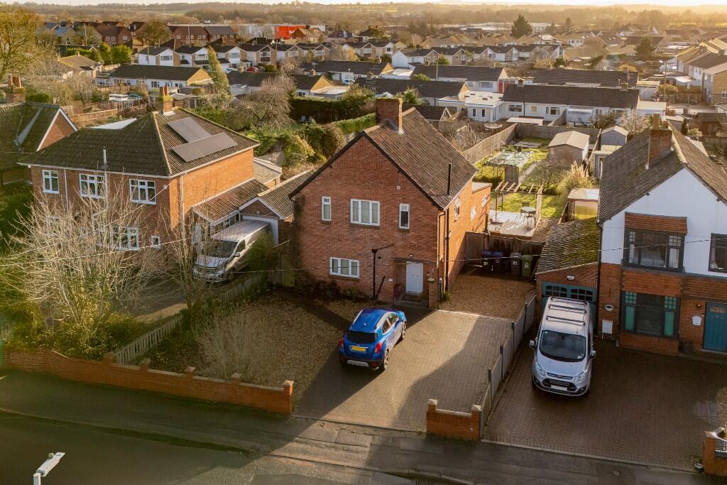 4-bed detached on Silver Street Lane, Trowbridge, £425,000