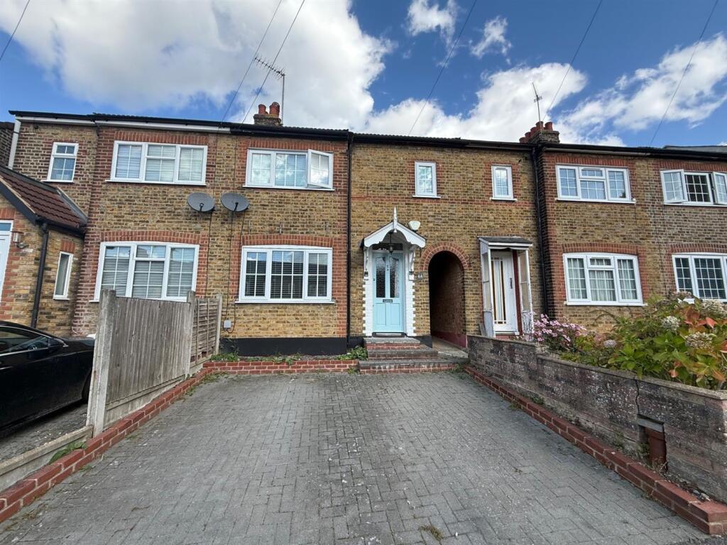 2-bed terraced on Kings Chase, Brentwood, £450,000