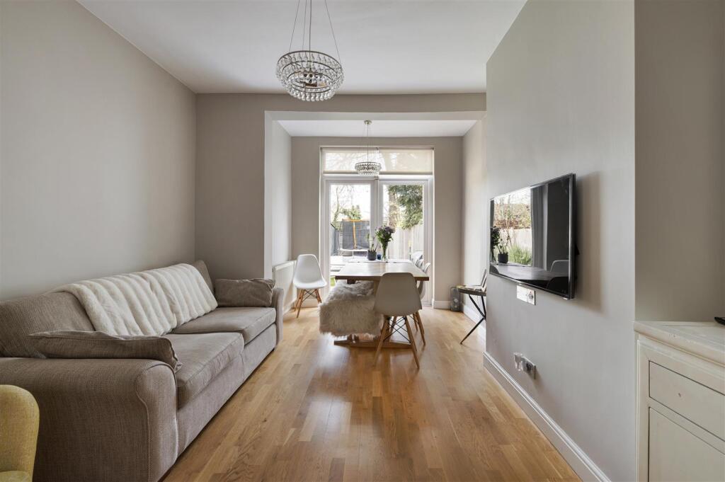 House in Chigwell, Hale End - View 4